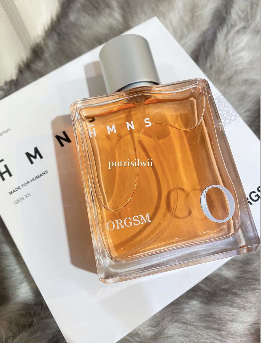 putrisilwii's tweet photo. @ohmybeautybank Kalau mau wanginya tahan lama, pakai kondisi kulit masih lembab, spray di dada, leher, belakang telinga, lipatan siku, baju, hijab, pakainya jangan ngirit 👌🏻

Ini bbrp parfum yg wanginya tahan lama, btw bukan pegawai bank sih… https://t.co/M7QIIyZ4ps