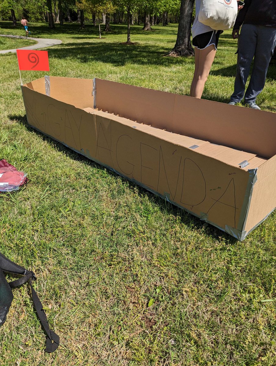 SRNOfficial's tweet photo. Showing off our boat wish our team luck 
#boatrace #siuc https://t.co/vUVOUSwWa4