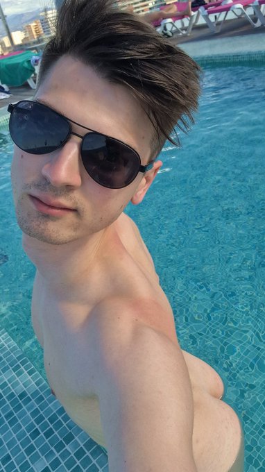 Come join me in the pool, we're going to have fun 💦💦 Your dick is hard or am I wrong? https://t.co/K<a href="/tag/maqueue"class="tags"><span>#maqueue</span></a>