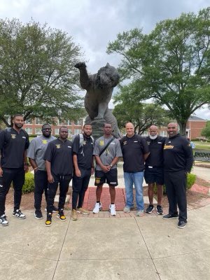 WildcatsFball_'s tweet photo. Some of the staff went to the Hue Jackson coaching clinic this weekend at Grambling University. A great time highlighted by seeing former NFL head coaches Marvin Lewis and Mike Zimmer to pick their brains. And of course thanks for having us up @CoachRobertVal  ✊🏽 https://t.co/Q3FbqNGZHW