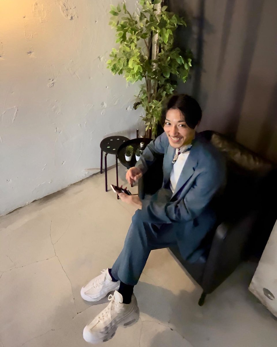 YU_ICHI601's tweet photo. 👔👟🔵
.
#fashion
#suit
#matchingclothes
#jornalstandard
#airmax95
#dancerslife
#dance
#ootd
#photography https://t.co/rgn9CR85WD