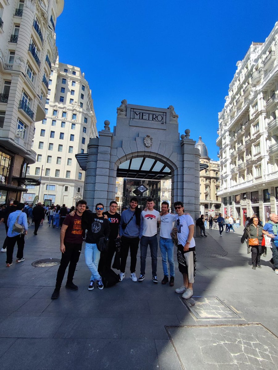Ayer por la noche teníamos que haber tocado en el ISARock, pero por fallos en la organización y tiempos decidieron que no tocasemos.

Agradeceros a todos los que vinisteis, el apoyo que nos días cada y en cada concierto es enorme. Gracias, teníamos muchas ganas y no pudo ser.