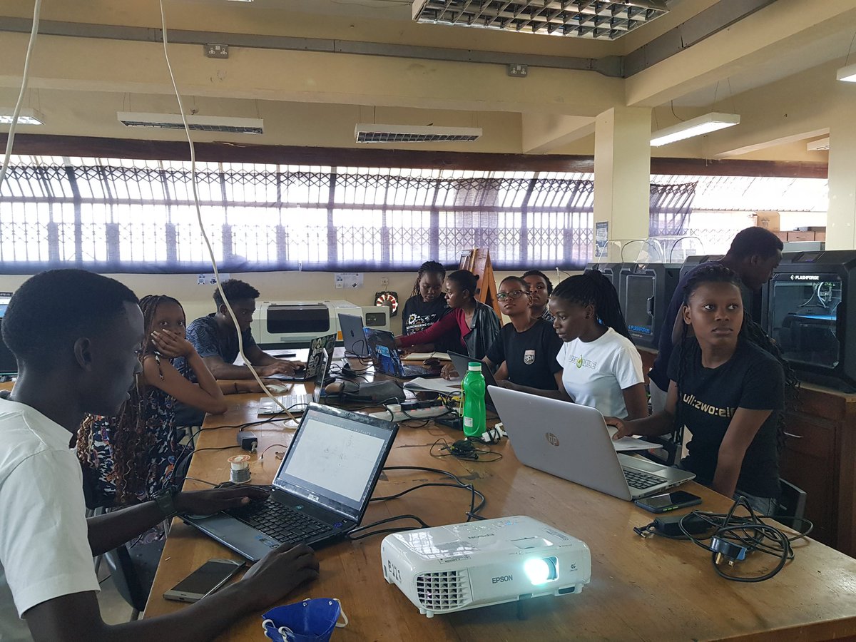 RoboticsMalawi's tweet photo. Today's volunteer training was on Motor drivers by Khumbo Malikebu.
#RFL #RFLMW
#volunteers #volunteermonth  #nationalvolunteermonth  #robotics #technology #tech #STEM #motors #motordrivers  #innovate #blantyre #blantyremalawi #malawi https://t.co/PjhVePWJEe