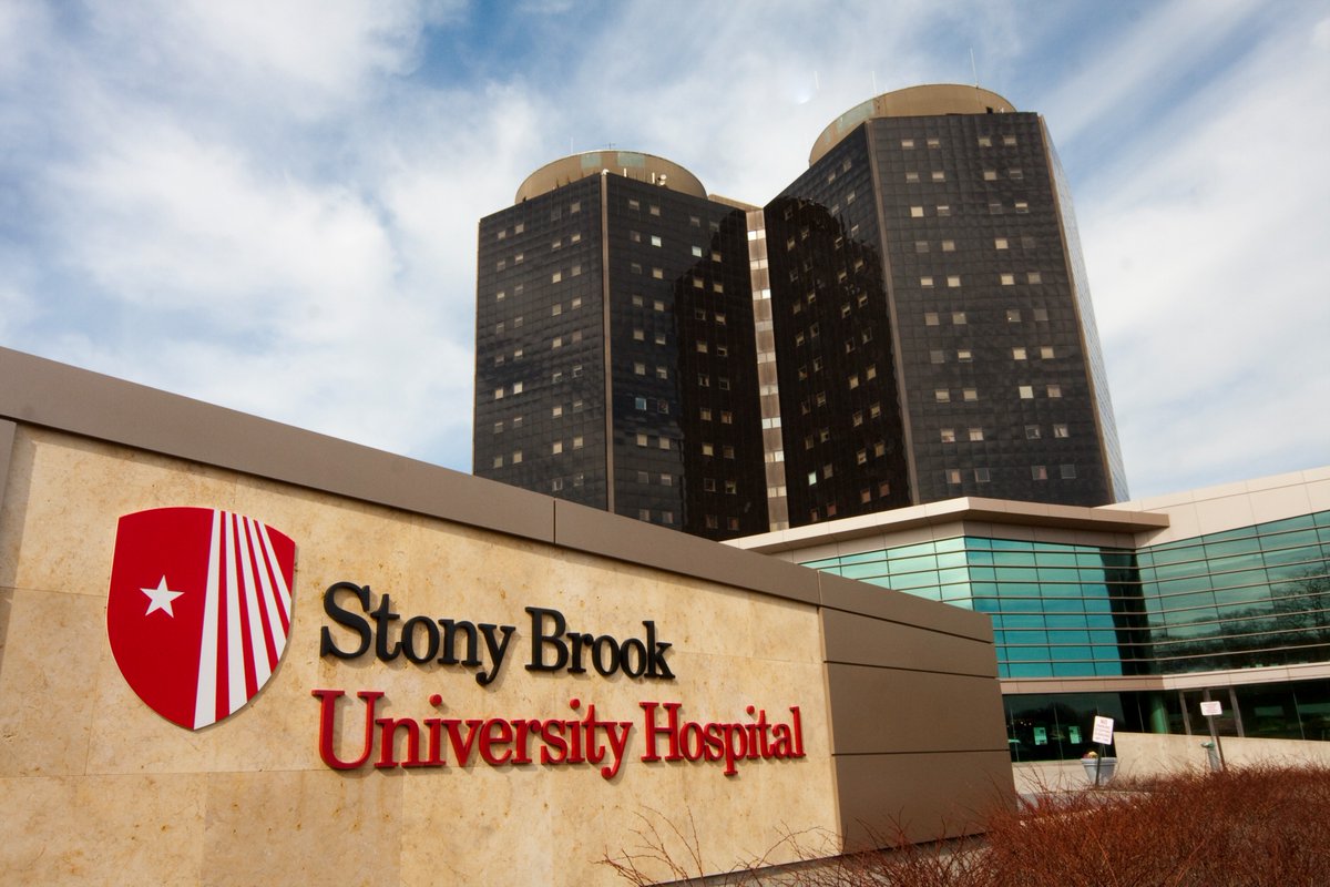 StonyBrookMed's tweet photo. DYK that #StonyBrook University Hospital signed the #WHClimatePledge? This means we have formally committed to pursuing the White House’s #climate goal of ⬇️ #emissions by 50% by 2030 and achieving net zero emissions by 2050. https://t.co/bGAe0aPHAt #EarthDay @HHSGov https://t.co/wWBPjUCwRS