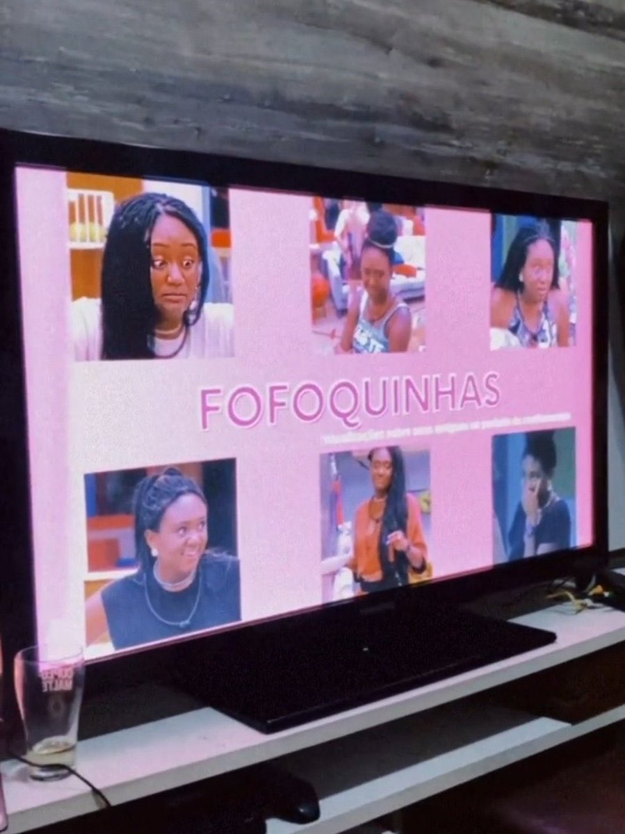 choquei's tweet photo. 🚨VEJA: Os amigos de Sarah Aline montaram slides com todas as fofocas que aconteceram aqui fora enquanto a psicóloga estava confinada. #BBB23 https://t.co/FnOiCS2XC4
