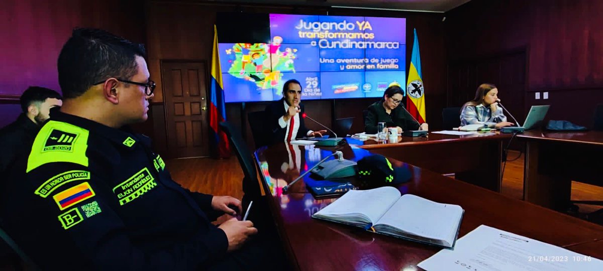 SecGobCundi's tweet photo. Desde la Secretaría de Gobierno de #Cundinarmarca coordinamos y lideramos la Primera Mesa Departamental de atención a Migrantes para articular las ofertas de servicio para la Provincia Sabana Centro y Alto Magdalena. #RegiónQueProgresa https://t.co/m3Csl0PcRB