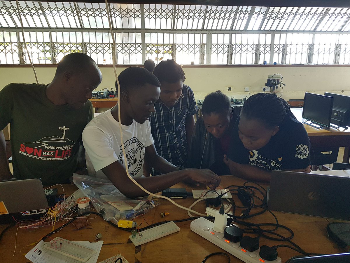 RoboticsMalawi's tweet photo. Today's volunteer training was on Motor drivers by Khumbo Malikebu.
#RFL #RFLMW
#volunteers #volunteermonth  #nationalvolunteermonth  #robotics #technology #tech #STEM #motors #motordrivers  #innovate #blantyre #blantyremalawi #malawi https://t.co/PjhVePWJEe