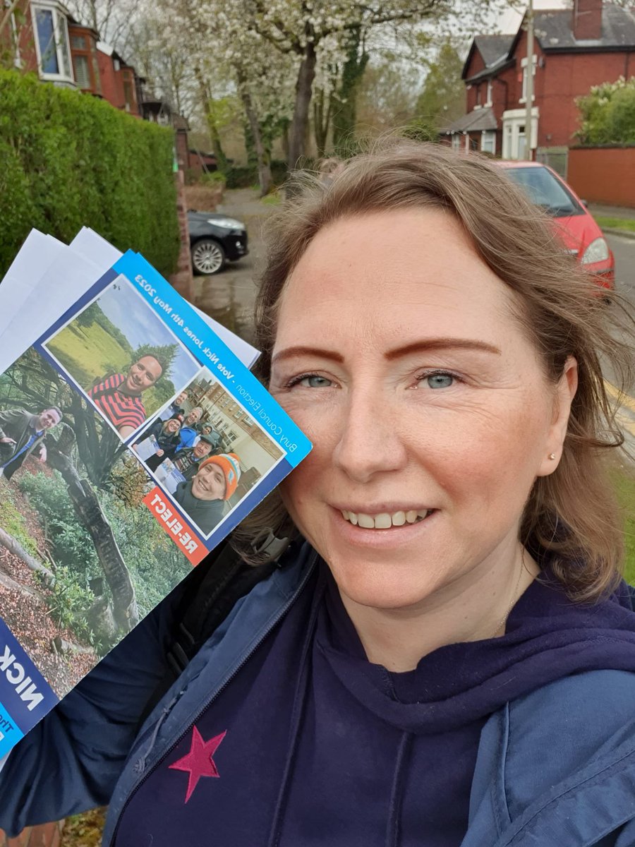 JonesNick_UK's tweet photo. We’ve had a great day out speaking to residents across Pilkington Park - discussing local matters and the local election. The choice is clear in May - a Councillor #gettingonwiththejob or risk a Labour Councillor #torydoorstep https://t.co/80CoZhQ4rz