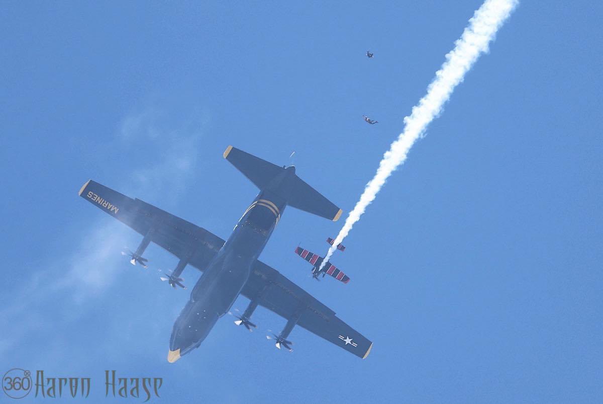 The show has begun at <a href="/MCASBeaufortSC/">MCAS Beaufort</a>! 🙌🏻

Jumpers away!! 🪂

📸 Aaron Haase Photography

#airshow #airshow360 #skydive