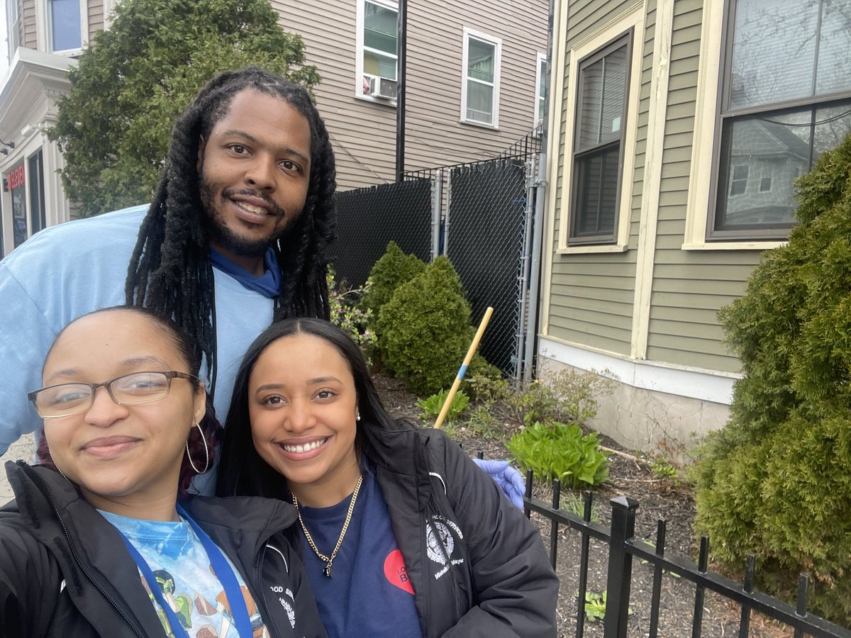 Great day stepping into the community & showing love on #EARTHDAY 
LOVE YOUR BLOCK 🫶🏾
🧹🌳🍃🪴🏙️  #CITYOFBOSTON #LOVEYOURBLOCK