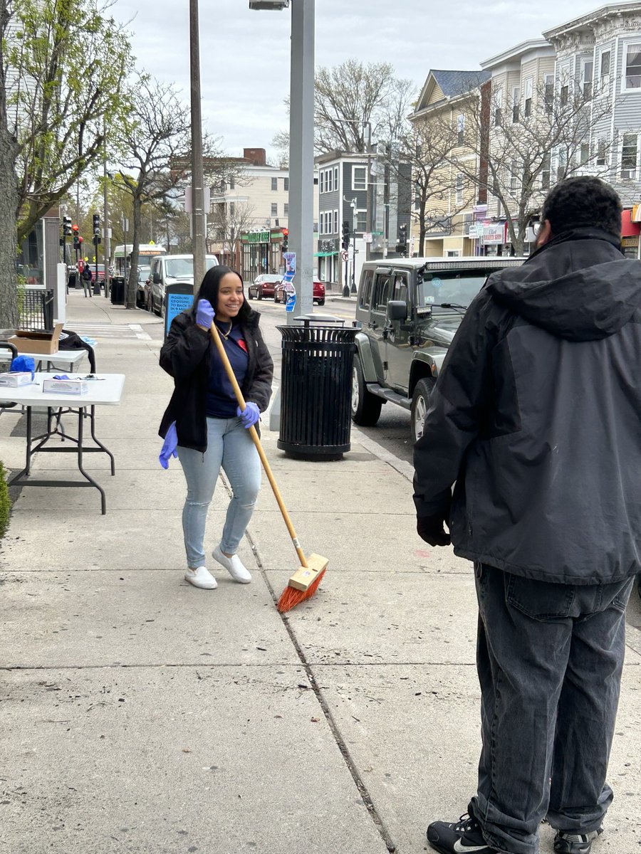 MidDotOns's tweet photo. Great day stepping into the community &amp; showing love on #EARTHDAY 
LOVE YOUR BLOCK 🫶🏾
🧹🌳🍃🪴🏙️  #CITYOFBOSTON #LOVEYOURBLOCK https://t.co/p6vLH869ky
