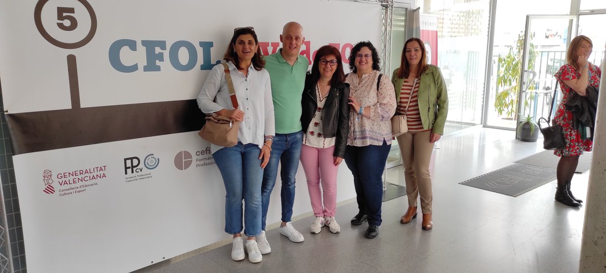 'Disfrutando y compartiendo', como buenos profesores de FOL en #CFOL2023 
Gracias a la organización por su disposición y buena gestión.