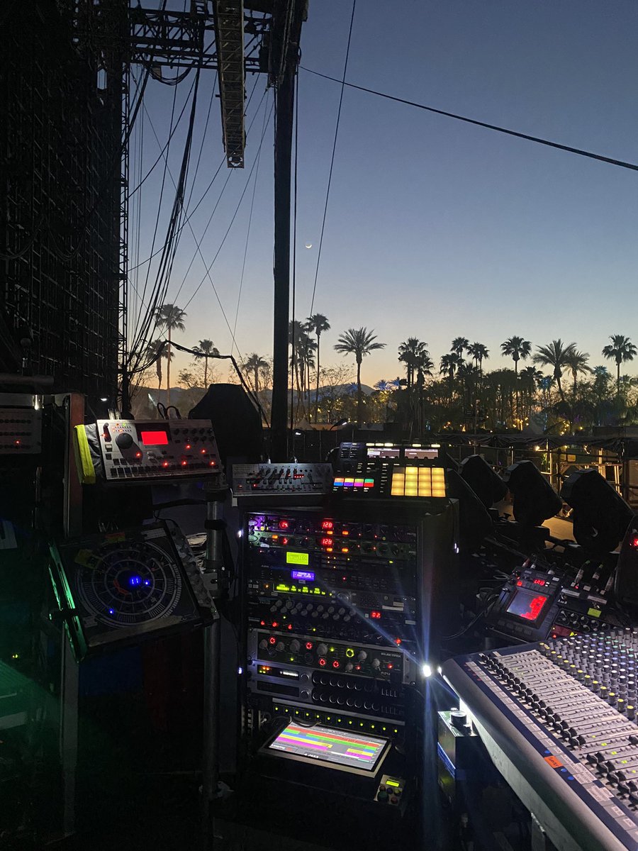 Desert vibes .. the calm before the storm ..