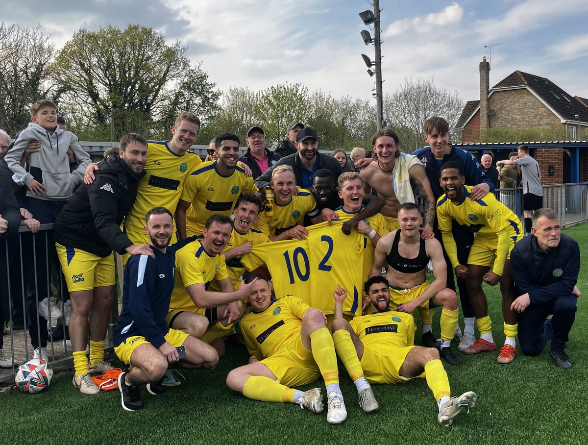 💯 YOUR LEAGUE CENTURIONS 💯

102 points in a single season for the Yellas in the <a href="/ComCoFL/">Combined Counties Football League</a> Premier Division North. 

Congratulations to <a href="/jamietompkins4/">JT</a> and the team. 

#WeAreAscot #UptheYellas