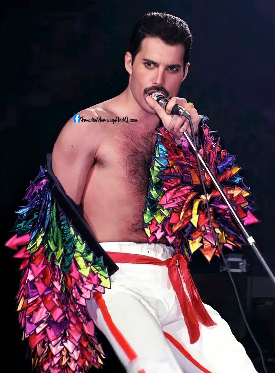 Freddie Mercury 💖
Performs at Madison Square Garden
New York City USA.  July 27, 1983
#FreddieMercury #leyenda #queen #freddiemercuryfan #rogertaylor #johndeacon #brianmay #queenband