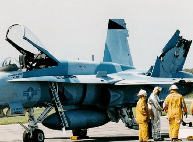 NavalInstitute's tweet photo. #OTD in 1996, two F/A-18 Hornets collided while conducting air combat maneuvers over the Atlantic near North Carolina. One plane lost its nose cone, canopy, and  an engine. The other plane lost 5 feet of its left wing and 3 feet of its tail. Incredibly, both pilots landed safely. https://t.co/GhOG1qjbQC