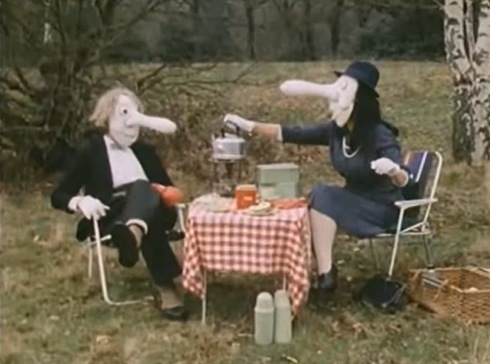 CuriousUkTelly's tweet photo. Name a more iconic TV couple. https://t.co/SNd3vjoj3K