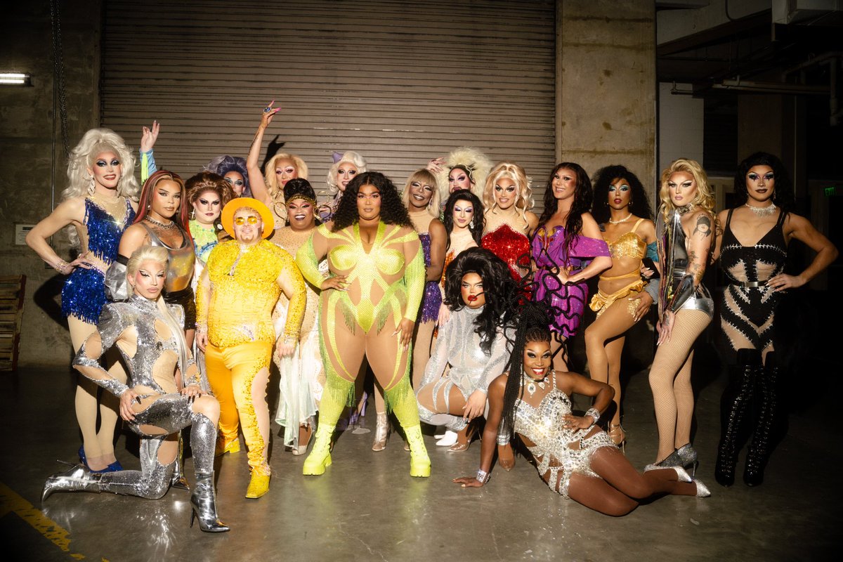 lizzo's tweet photo. TY💖
@VanessaVanjie 
 @AsiaOharaLand 
@ageofaquaria
@thekandymuse
 @thebritneybanks
@cordeliafacade 
@cyainhale
 @jaidynnfierce 
@lexivonsimmons 
@vag4short 
@SHELBYLABANKS 
VIVICA STEELE
JUSTINE VAN DEBLAIR
TREY ALIZE
DEEZASTRIS
CHELLE THE BOMBCHELLE 
PORTIA CLINIQUE
SHOSHANA https://t.co/z49FsIP65P