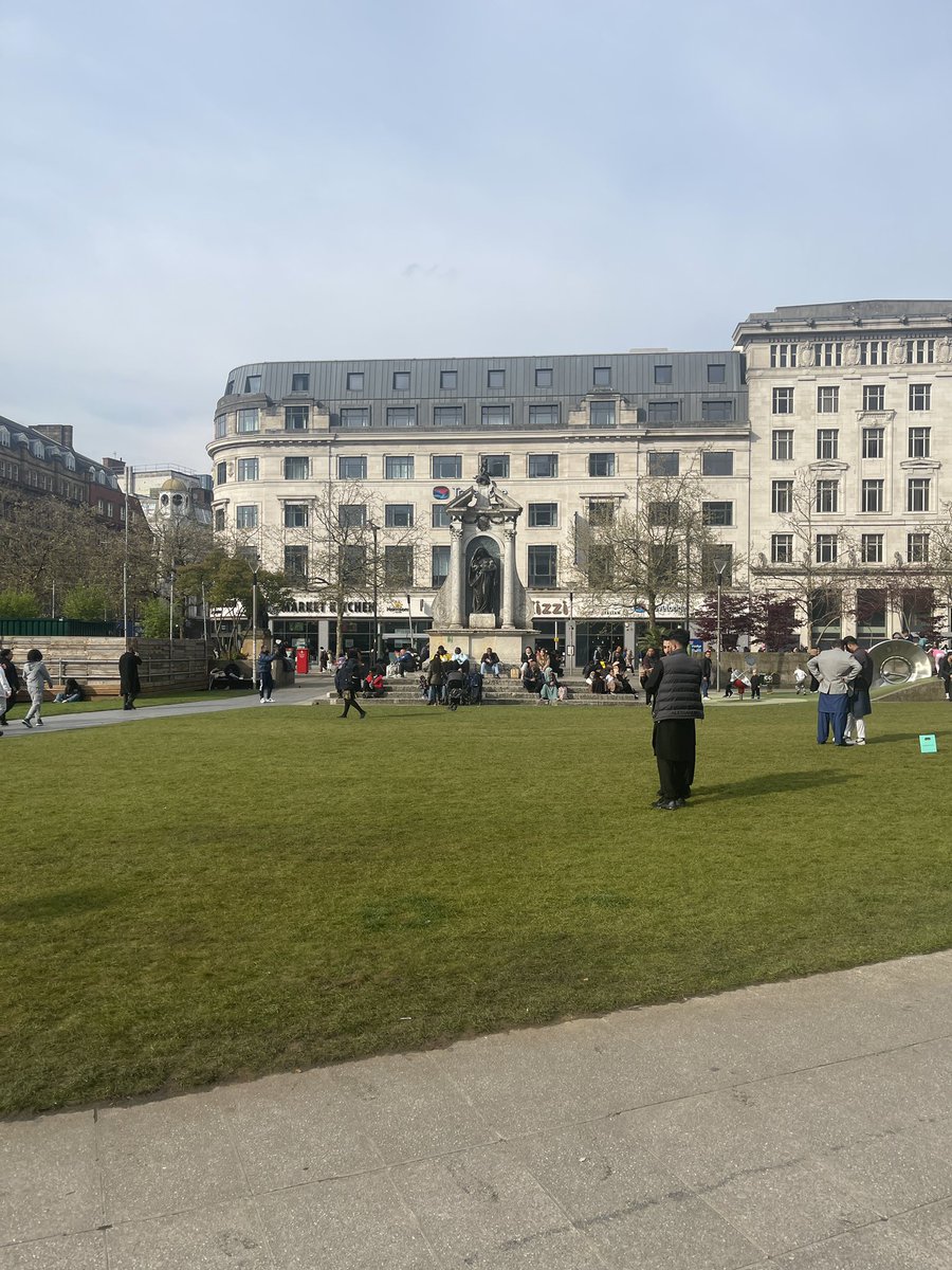 Posted #PiccadillyGardens I don’t see no one but tourists and civilians