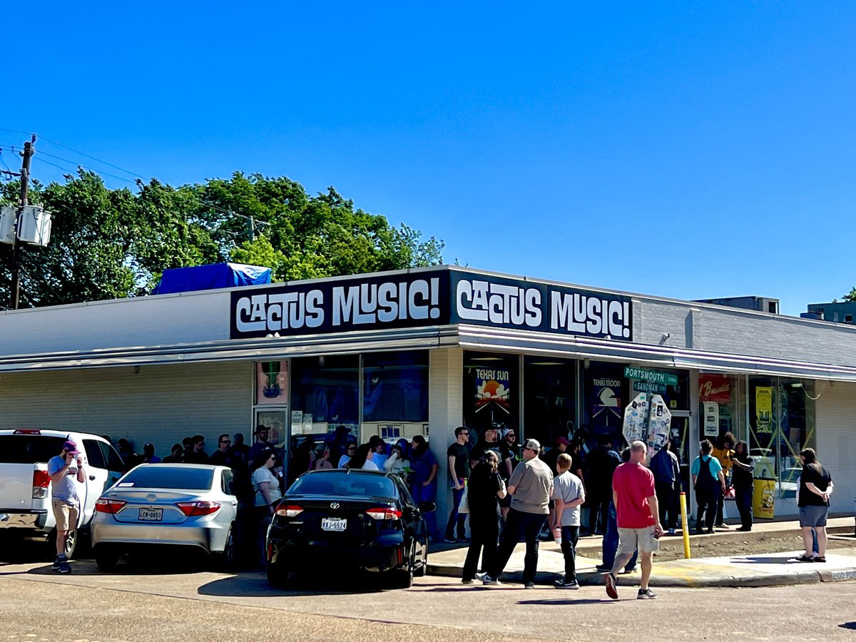 It’s a beautiful day to shop for new records! @cactus_music 

#RecordStoreDay2023