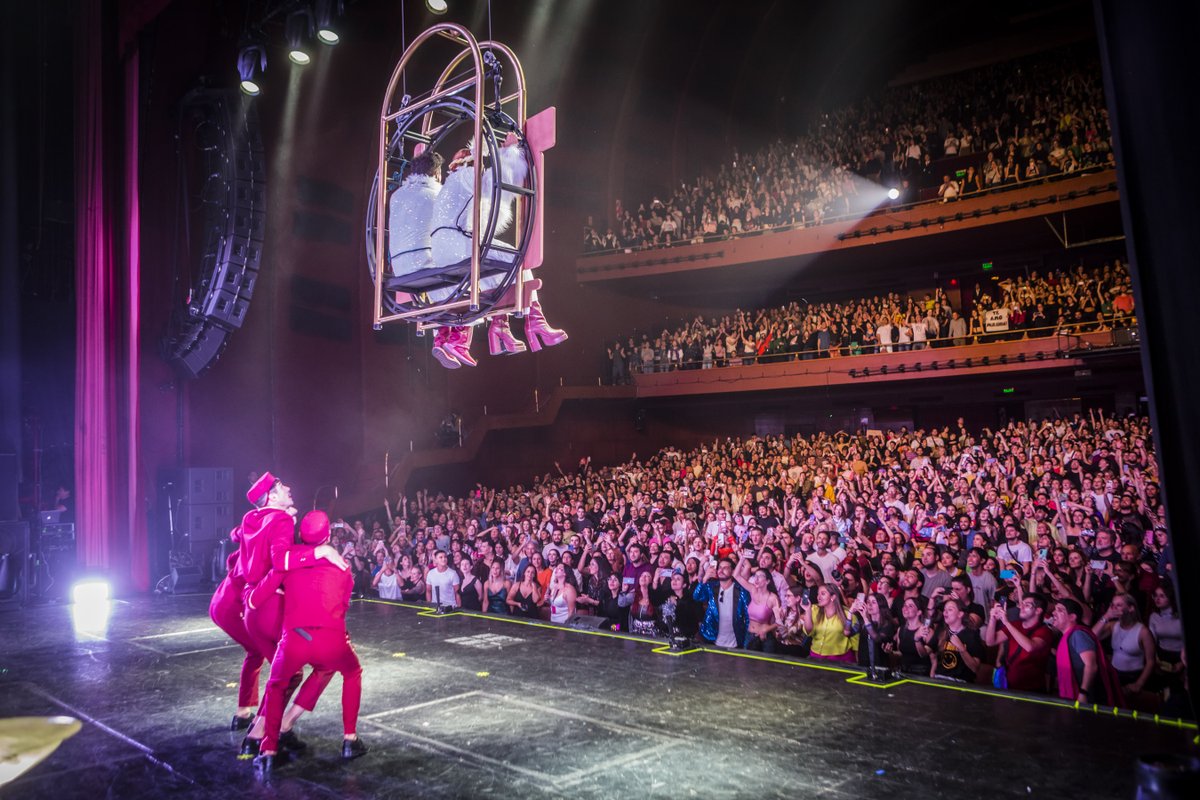 mirandaenvivo's tweet photo. ¡Qué noche increíble! 
¡Abrimos el HOTEL MIRANDA! 🛎️ ayer en el @teatrogranrex  y fue una fiesta de música, alegría y colores!
En un proyecto muy único y especial, y seguimos muy emocionadxs por lo que sucedió anoche. https://t.co/vX6vNnNoKo