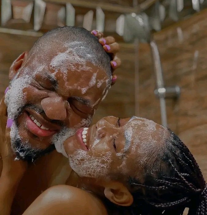 WaluuK's tweet photo. What's stopping you from doing this with your partner?? 🤣 🤣 https://t.co/vszHrBaEoa