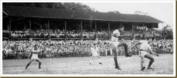TuneldoTempoNFC's tweet photo. 🤼 Clássico #PAIxfilho no velho #ParqueAmazonense (anos 60)
📸: Gilcimar Monteiro
#Naça #Nacional #NacionalFC #NFCFAS #FastClube #LeaoxRoloCompressor #NacFas #PaiFilho #Classico https://t.co/22k7coIgq6