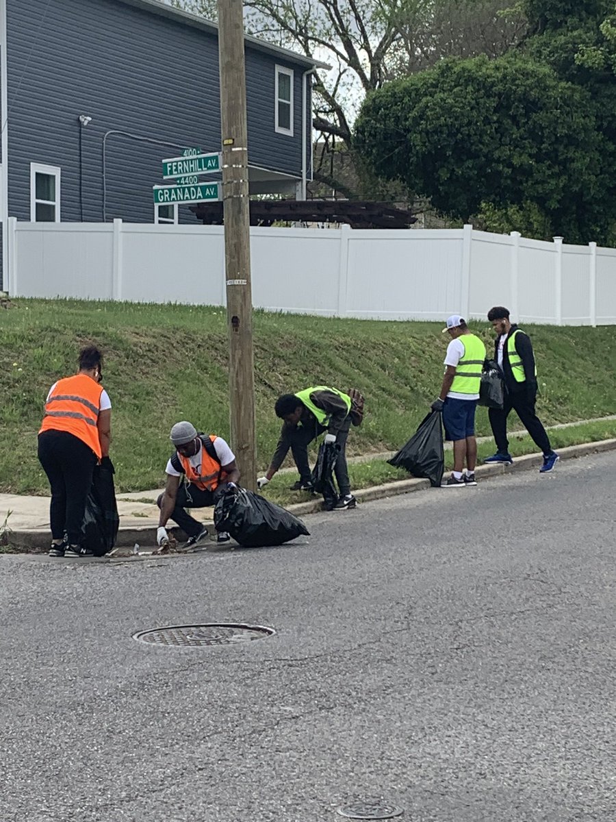 Stinnett_41st's tweet photo. Baltimore Clean Streets….

The student-workers of Baltimore Clean Streets and I were out today in the Northwest communities for the Mayor’s Spring Cleanup. 

#MayorsSpringCleanUp 

#BaltimoreCleanStreets #WeAreBaltimore #BmoreUnited https://t.co/Al67Nrz3pH