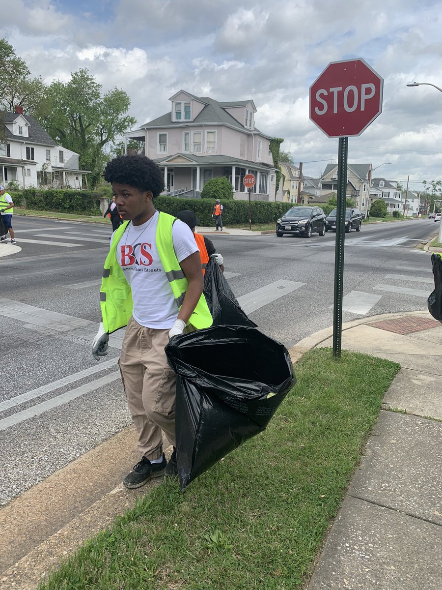 Stinnett_41st's tweet photo. Baltimore Clean Streets….

The student-workers of Baltimore Clean Streets and I were out today in the Northwest communities for the Mayor’s Spring Cleanup. 

#MayorsSpringCleanUp 

#BaltimoreCleanStreets #WeAreBaltimore #BmoreUnited https://t.co/Al67Nrz3pH