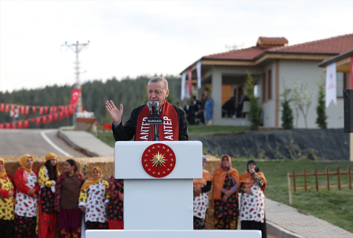 themarginale's tweet photo. 75 günde köy evlerini bitirip teslim etmek mi?

Çok büyük devletimiz, çok büyük liderimiz var.. https://t.co/FBDo521brt