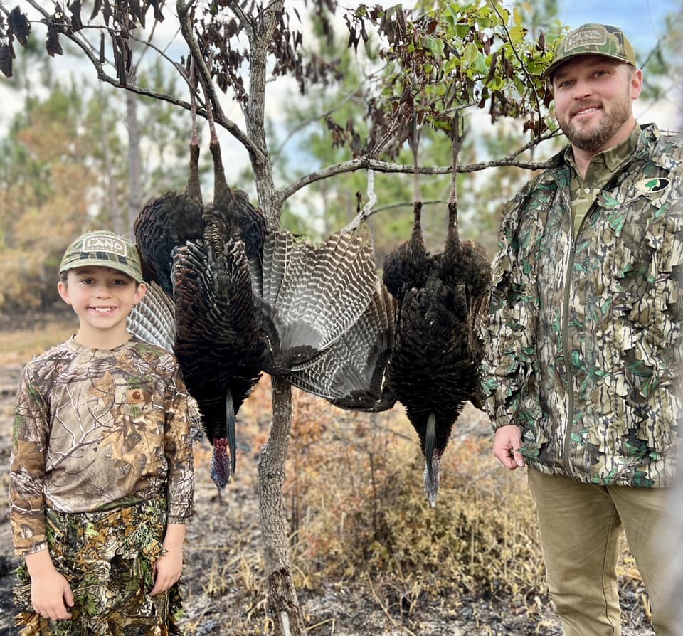 I love mornings like this… Even though I had to wake Mason up three times as they strutted into range in front of us, we were able to put the lucky National Land Realty hats to work and capitalize on these two limb hangers together. 🦃🦃+🧢🧢=💥💥

Ala… instagr.am/p/CrWCk8ysIwW/