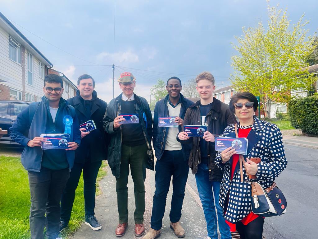 Brilliant canvassing session (before the games!) speaking to residents in support of @ethan_parmar in Hitchen Highbury to @ToryVote_ Great to catch up with @BimAfolami & @Young_Tories 👍🏻