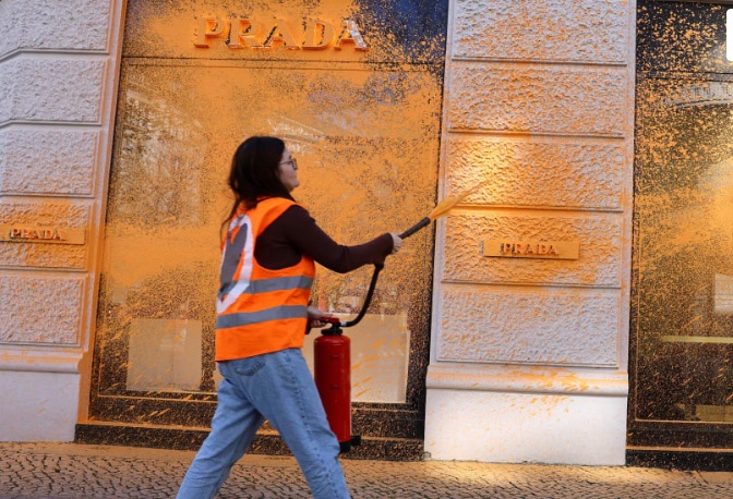 Letzte Generations meets
Katharina Große meets
Elmgreen &amp; Dragset meets
Sylvie Fleury