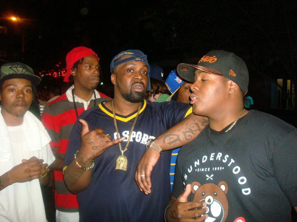 KotachaH's tweet image. Throwback @EntreeLifeStyle wit a pair of copper foams and that copper Magic fitted, peep @young_roddy with the @diamondsupplyco 💯#theblogera outside of @SOBs 🤞🏾