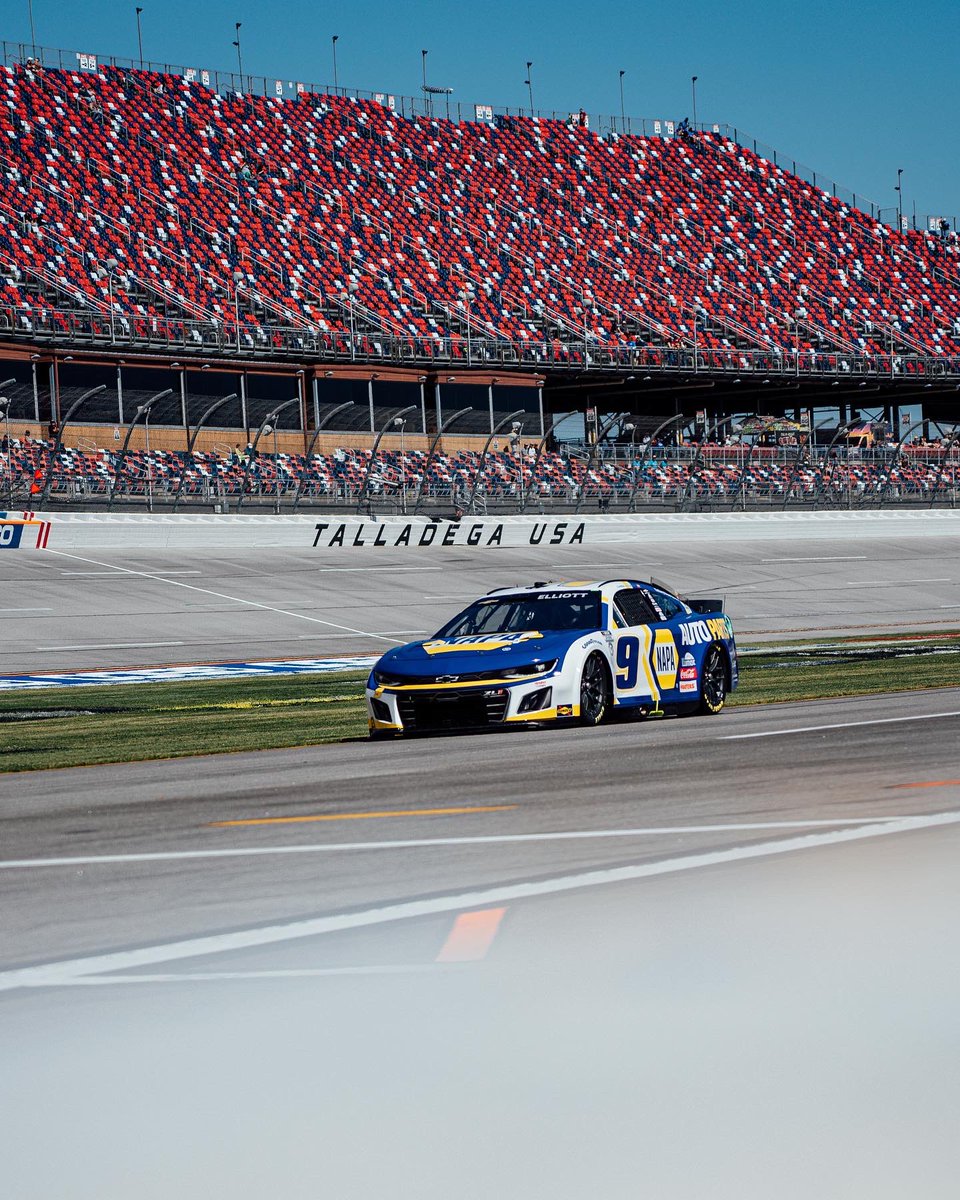 chaseelliott's tweet photo. Til the Alabama sun was breaking 

#di9 https://t.co/VCVpUjtYDG