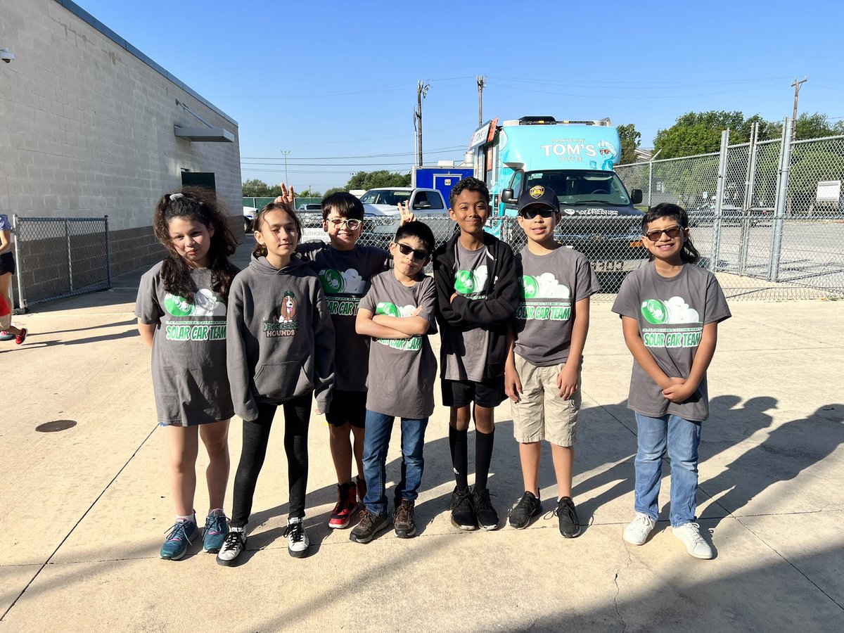 AguiarDriggers's tweet photo. Driggers Solar Car kids!!! Good luck! 🐾 ☀️ 🚗 https://t.co/R2eZFNm2No