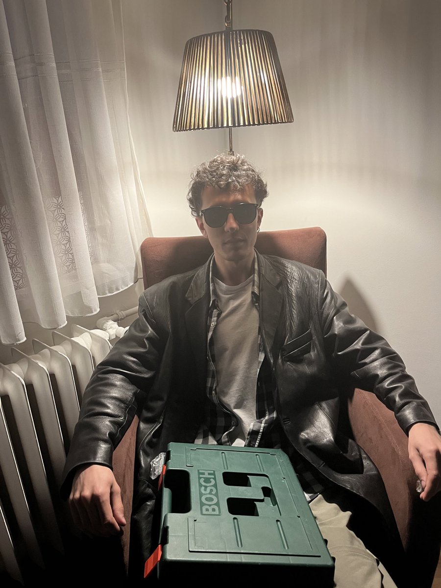 softanalog's tweet photo. İstila Türkiye’deki en iyi synthwave şarkılardan biri oldu. Change my mind https://t.co/kGYopyWDbB