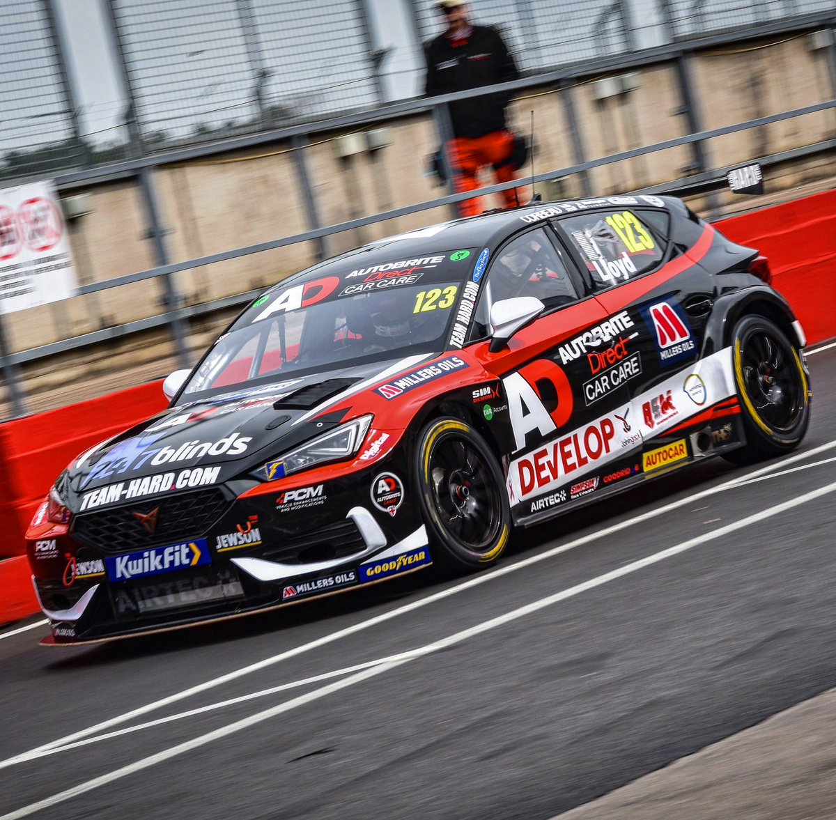 P12 in qualifying! 😄 Well happy with that! Zero testing and a brand new car that was only finished a few days ago! 😅 Plenty to work on so a really good start to the season! Big thanks to the boys for doing a great job with the new car! 💪🏼 #BTCC
