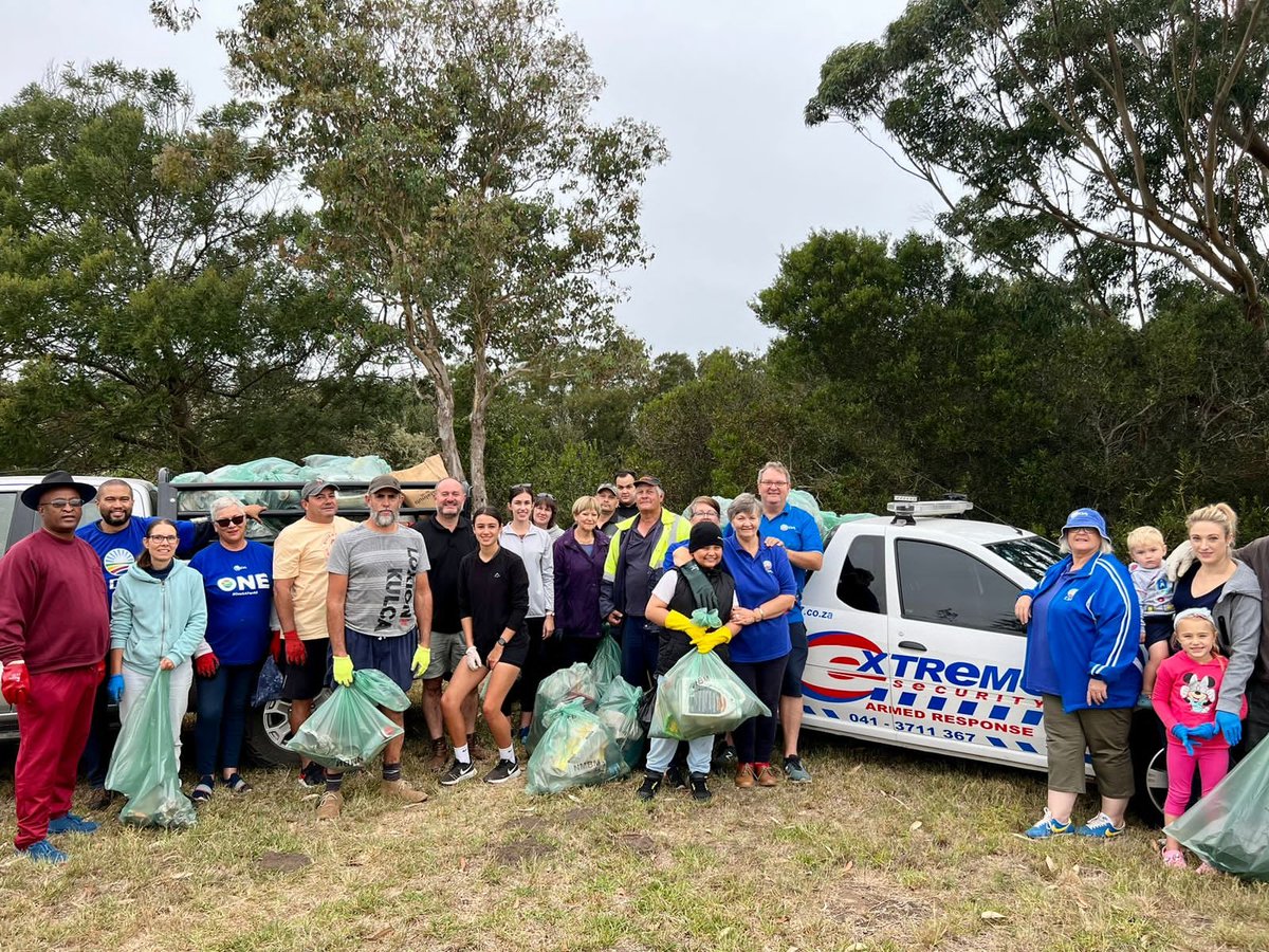DA_ECapePD's tweet image. NMB Clean your spot. Today we embarked on a ward by ward clean up as a collaborative effort with civil society to keep our city clean #getNMBworkingagain