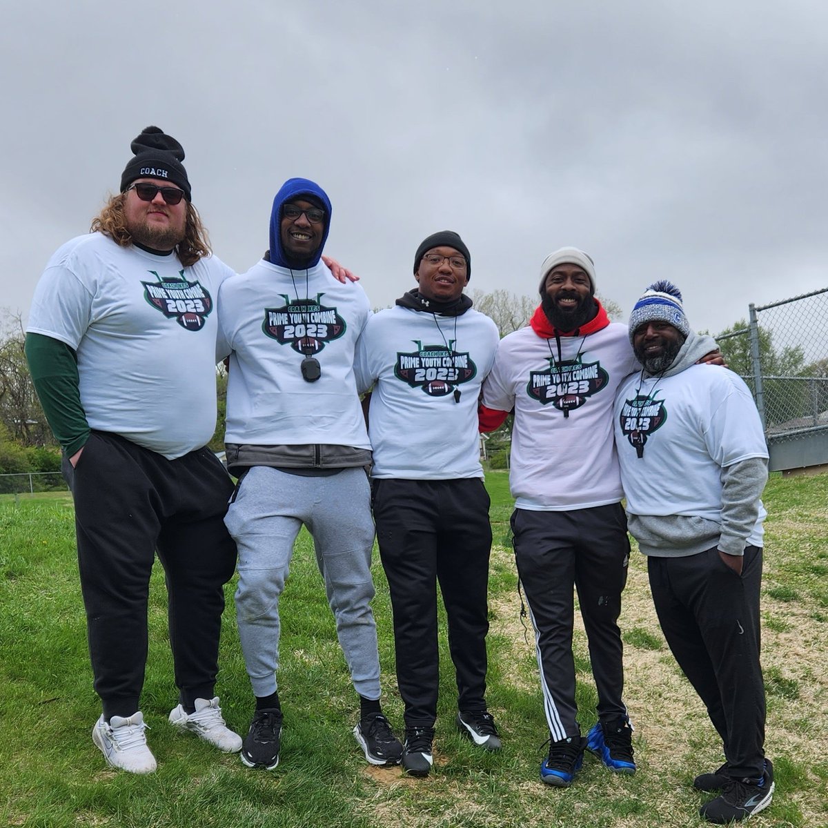 CentralFB_ALLin's tweet photo. When your brothers from Ike Macdonald from @LHSIrish calls and asks about helping with a kids camp, of course you say yes. Thanks Tyler Meinart, Tyrese Huskey, Corey Jackson, and Derek Gray for representing Central as good men of character and community. #BringtheNoyes #CAT https://t.co/2i5RfFXZiq