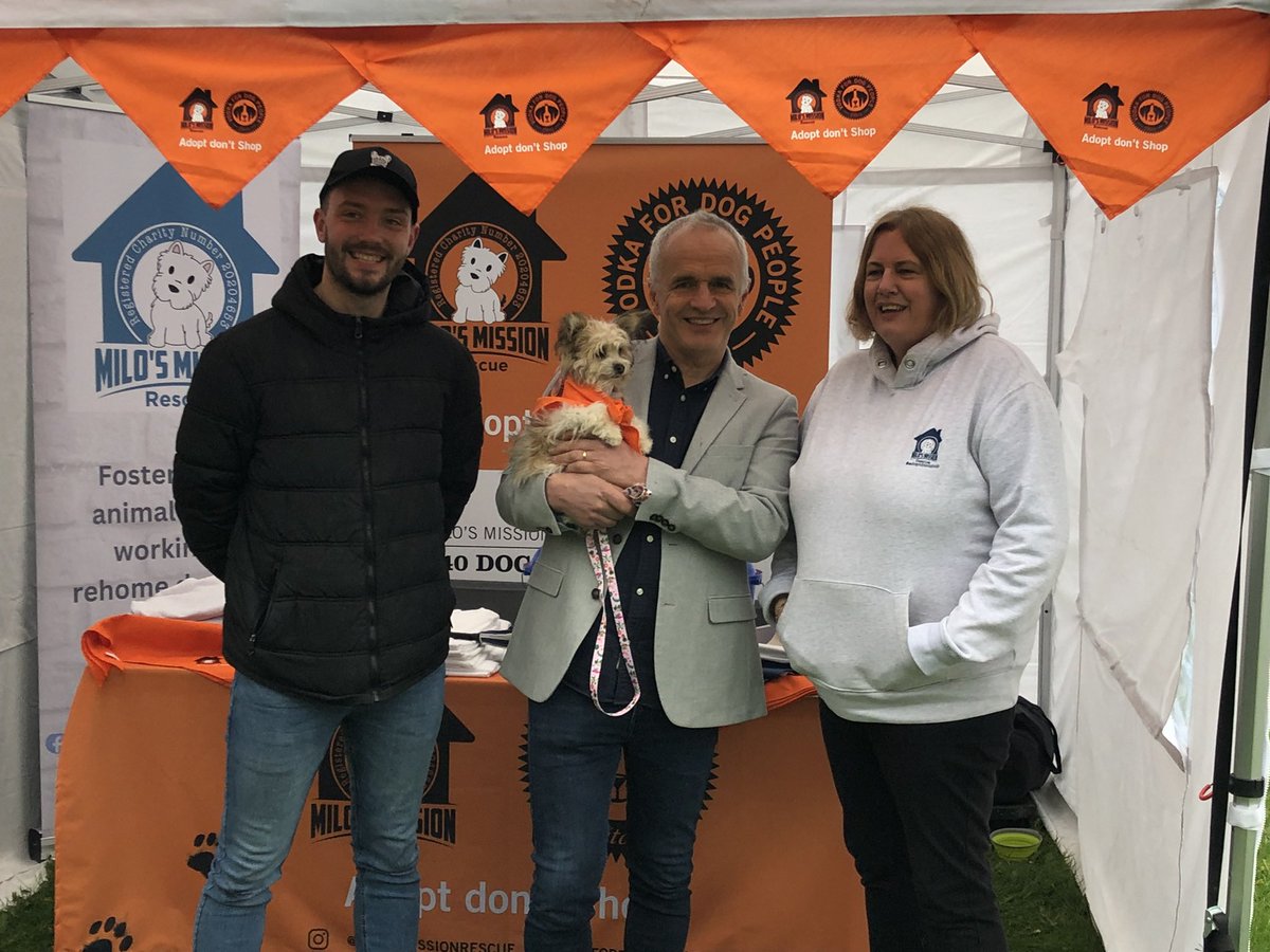 BOARDMANV's tweet photo. Thanks for dropping by @petethevet @MilosMission @vodkafordogpeople at Pups in the Park - today and tomorrow Marley Park, Dublin / Cork Showgrounds next weekend 🐾🐶 #VBPR https://t.co/iQlH4z7NYW