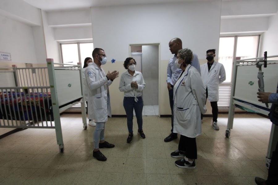 La sala pediátrica del Victorino Santaella de Los Teques, cuenta con 34 camas y  un equipo médico conformado por doctores, enfermeras y 86 residentes del área, lo que permite la ampliación de la capacidad de atención. #ElFuturoEsAhora #Miranda #23Abr bit.ly/3UYTLOc