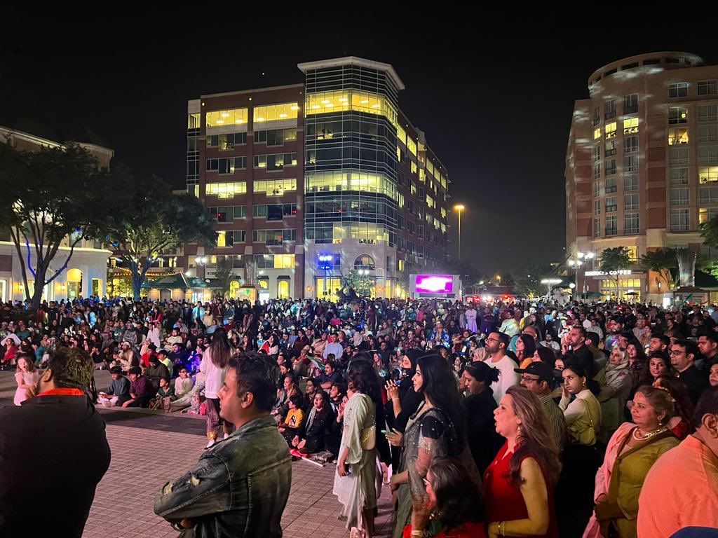 sufisal's tweet photo. No other Pakistani leader can gather a crowd anywhere in the world like ⁦@ImranKhanPTI⁩ . Yesterday , Sugarland Texas, Pakistani-Americans out in full force for ⁦@ImranKhanPTI⁩ https://t.co/7X5Pd0gnGB