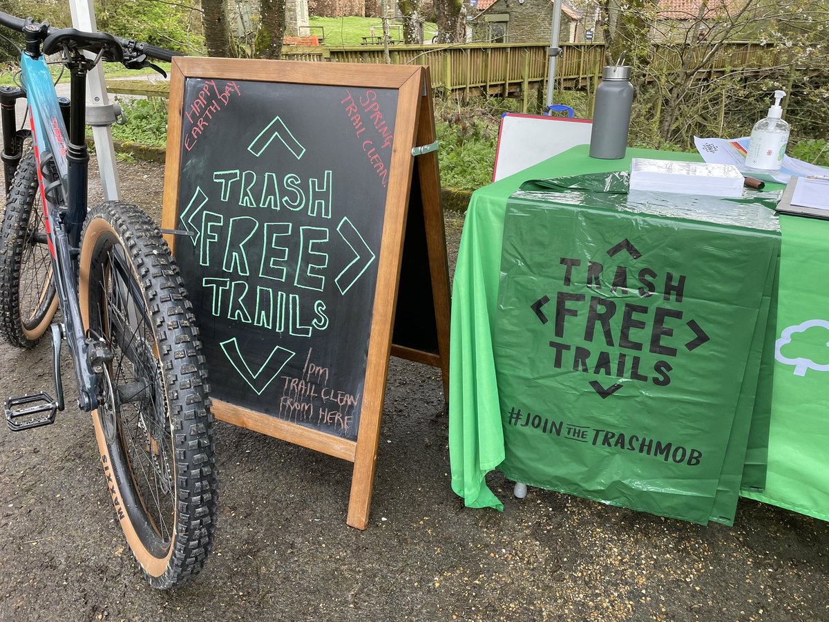 AmyJaneBeer's tweet photo. Among the many groups getting out and about this #EarthDay here’s a special shoutout to @trashfreetrails just continuing what they do year round… great to meet Dom & Jake today at @Dalby_Forest #PurposefulAdventure #WildService 💚👊🙌 https://t.co/gUYWJ7KSiI