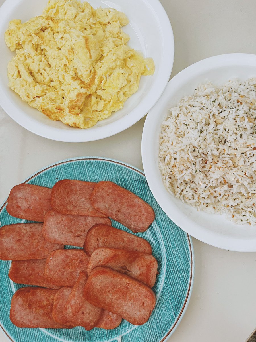 mellemusic's tweet photo. the holy trifecta #PinoyBreakfast 🇵🇭 https://t.co/SZXycGdiEk