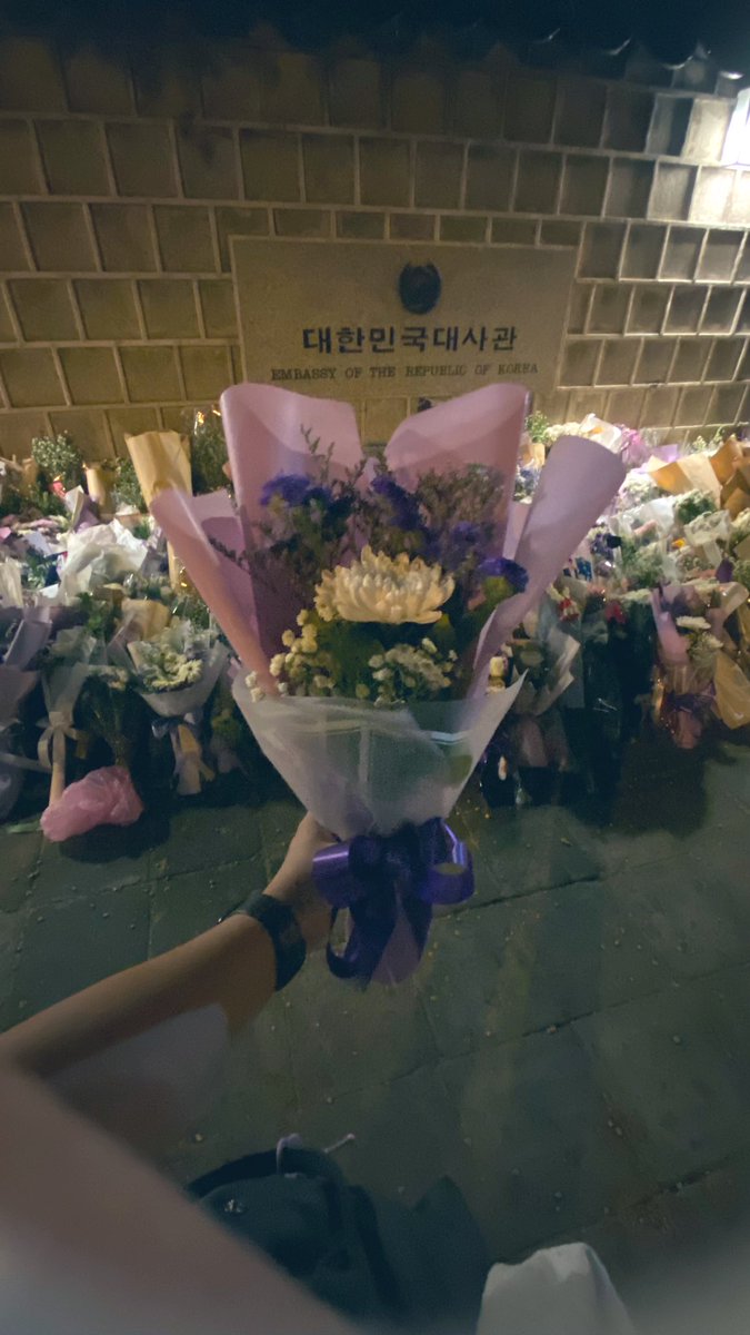 rossy_lunar's tweet photo. Since 1998.01.26 our #MoonBin was born and 2023.04.19 you gone to be a star on the sky.⭐️
Your smile still shine in my mind forever. good night until meet again.🌙
Thank you.
#RIP_Moonbin #RestInPeaceMoonBin
#문빈_가수해줘서_고마워 https://t.co/wbOo7cRgsZ