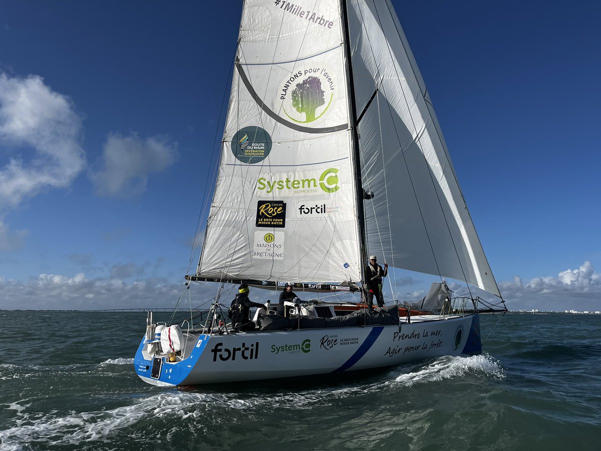 #defiatlantique - arrivée de #prendrelameragirpourlaforet de #mathieuclaveau 11e de la seconde étape.