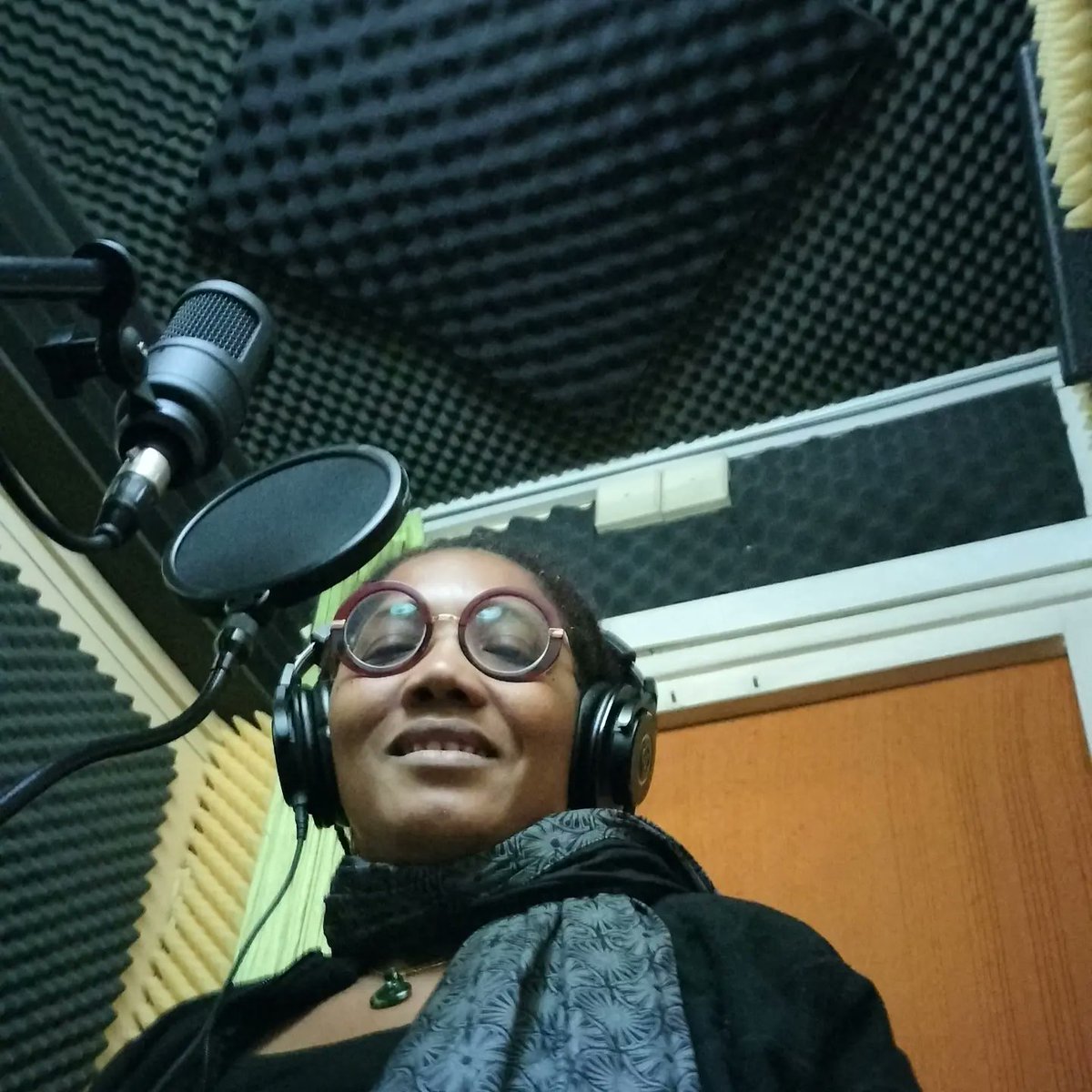 Flexihomestudio's tweet photo. Belle journée d'arrangement et de prise de voix pour le beau projet de la vocaliste Lyn Udino, une belle voix de la Martinique et de la Guadeloupe.Flexi'Studio te remercie pour ta confiance.
#cubasepro12 #antelopeaudio #edgesolo #homestudio #recordingvocals #prosodiaaudio https://t.co/3xLRTxYZDy