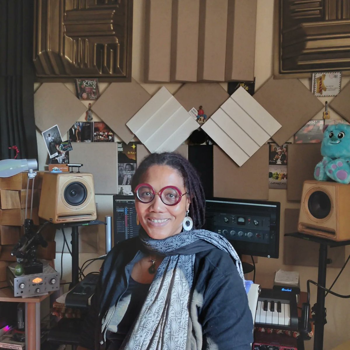 Flexihomestudio's tweet photo. Belle journée d'arrangement et de prise de voix pour le beau projet de la vocaliste Lyn Udino, une belle voix de la Martinique et de la Guadeloupe.Flexi'Studio te remercie pour ta confiance.
#cubasepro12 #antelopeaudio #edgesolo #homestudio #recordingvocals #prosodiaaudio https://t.co/3xLRTxYZDy
