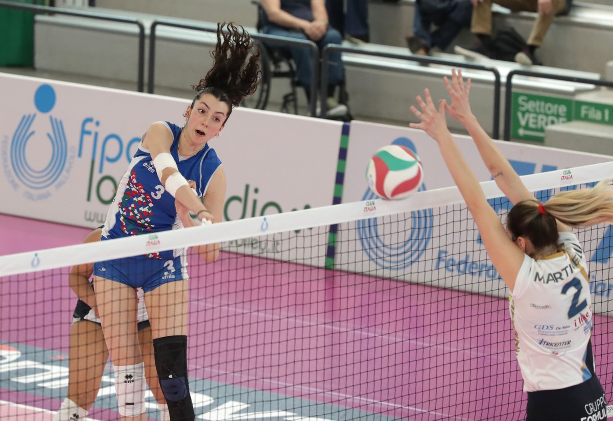ClubItaliaFemm's tweet photo. #SerieA2
Messina interrompe la striscia positiva delle #azzurrine π
Al Centro Pavesi Fipav il #ClubItaliaF cede 1-3 (28-30, 22-25, 25-23, 16-25) nellβ8Βͺ giornata #PoolSalvezza
πLa news β‘οΈ https://t.co/M9oBK737f3
@Federvolley @LegaVolleyFem https://t.co/H1UfV7YFVj